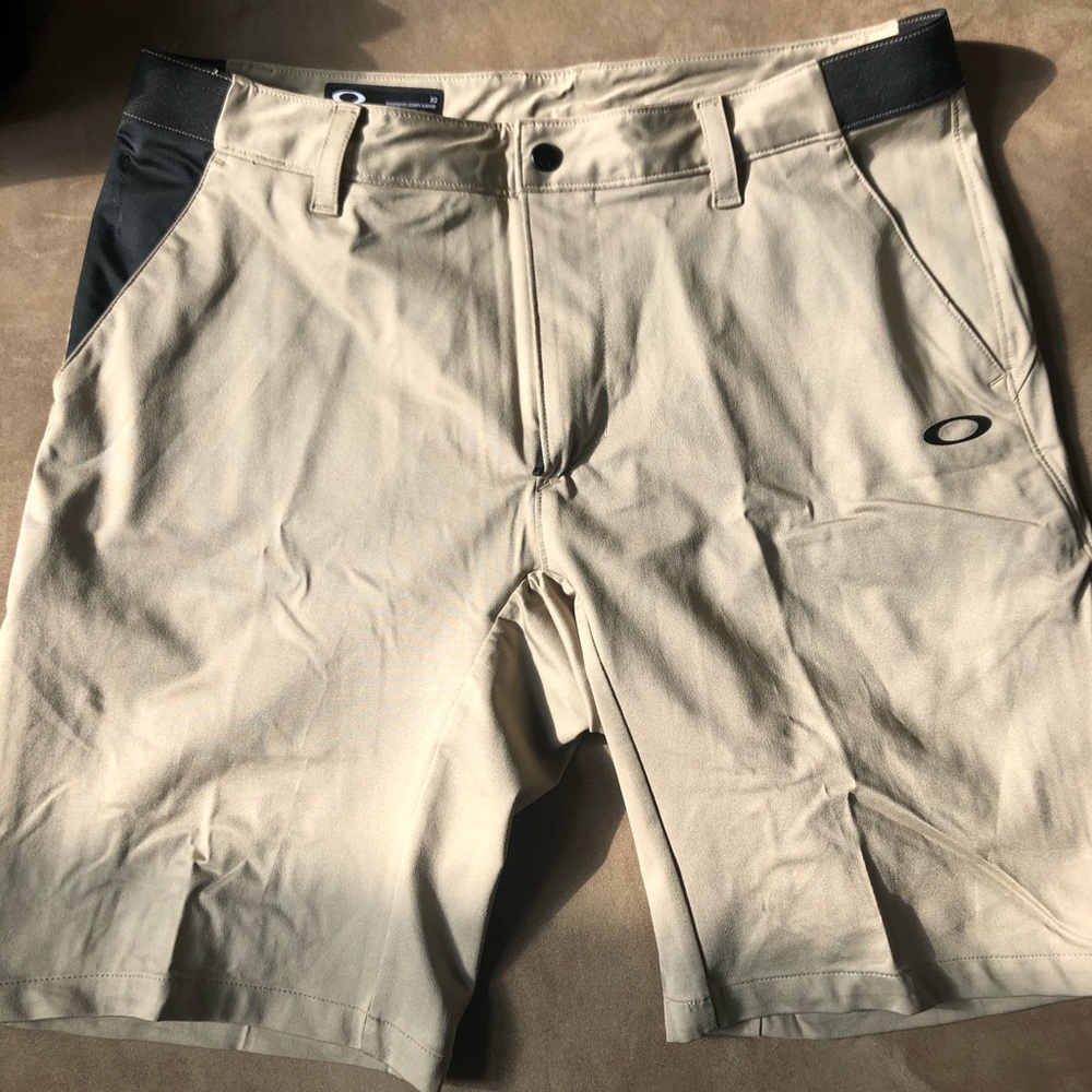 Oakley golf shorts Men’s large